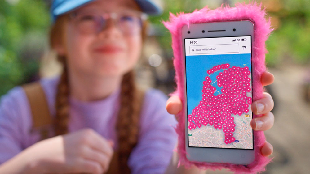 Telefoon met voorbeeldweergave Slim Laden app